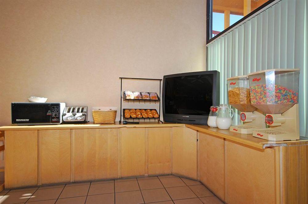 Quality Inn And Suites Mesa Restaurant photo