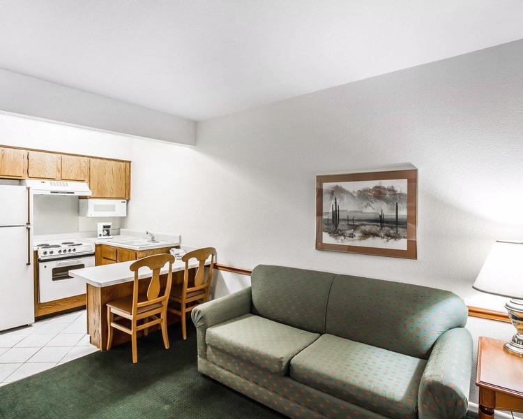 Quality Inn And Suites Mesa Room photo